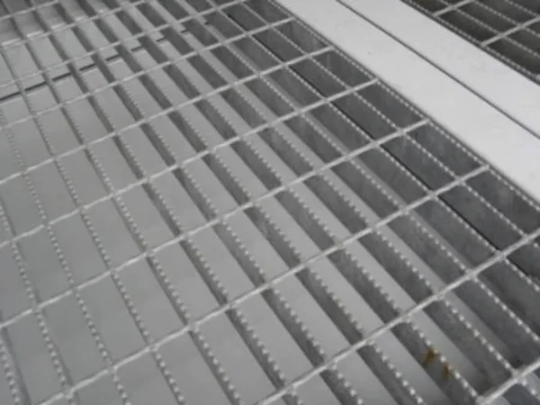 10ft x 8ft Open Mesh Floor Bunded Store
