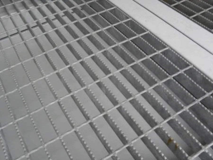 628-8ft-open-mesh-floor
